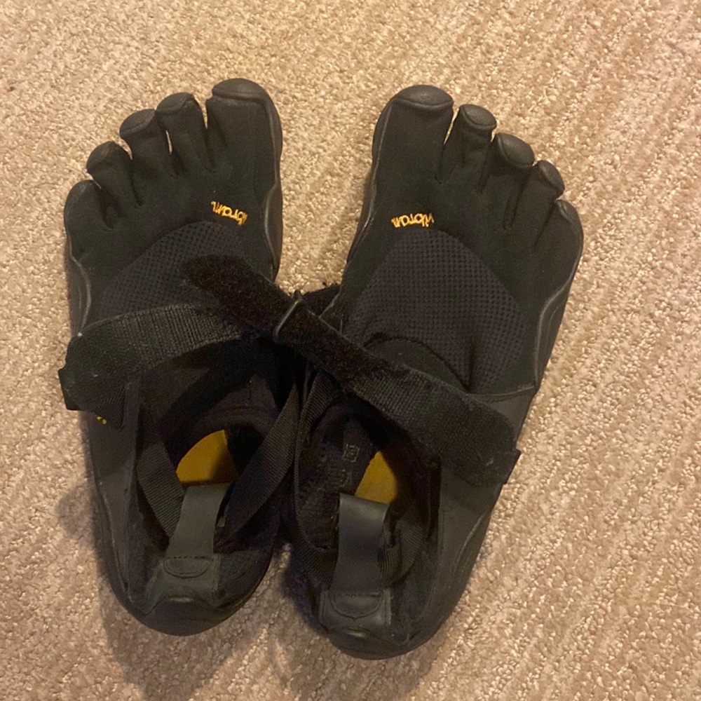 Vibram toe shoes